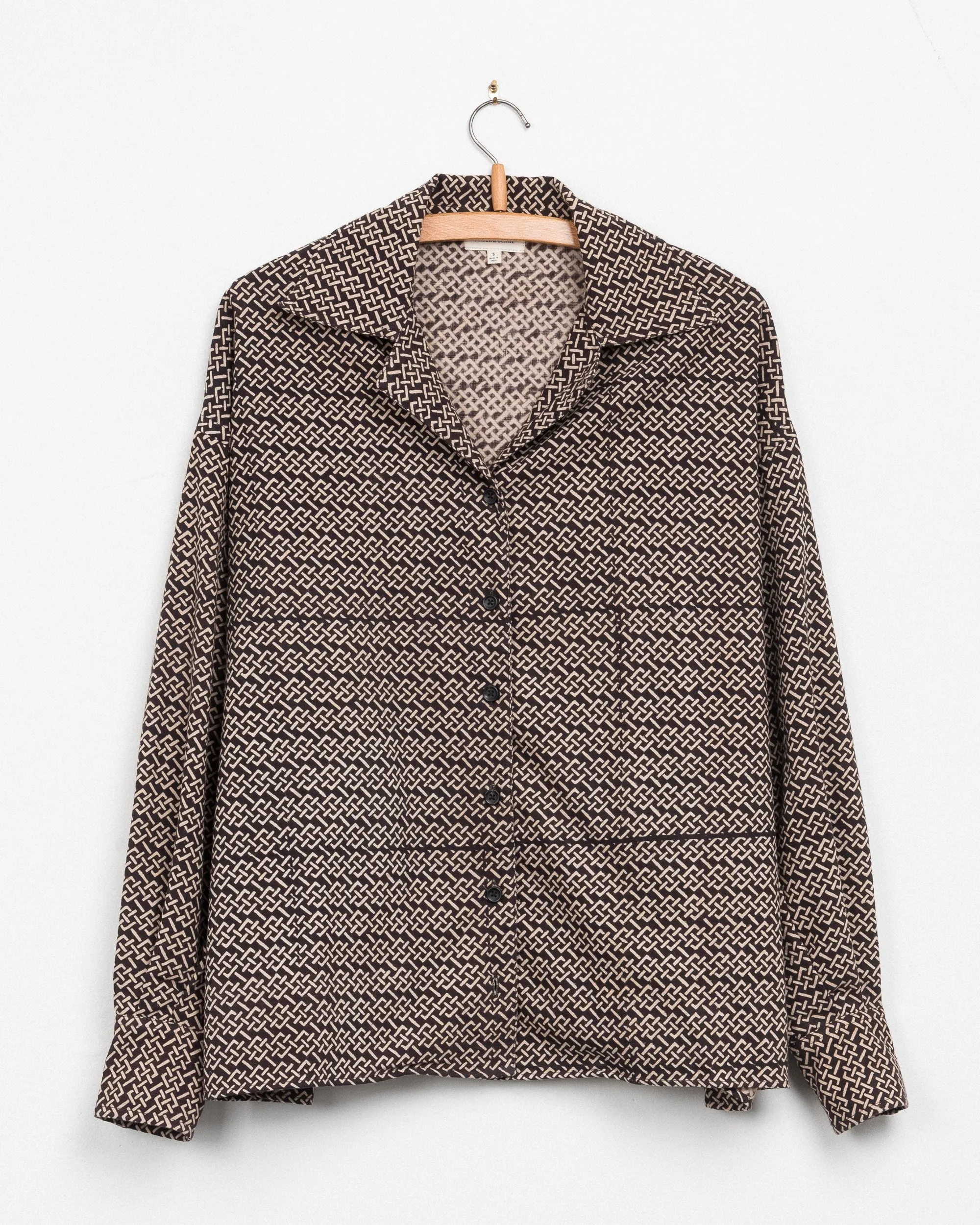 Anvi Drop Shoulder Shirt in B&W Endless Knot Block Print
