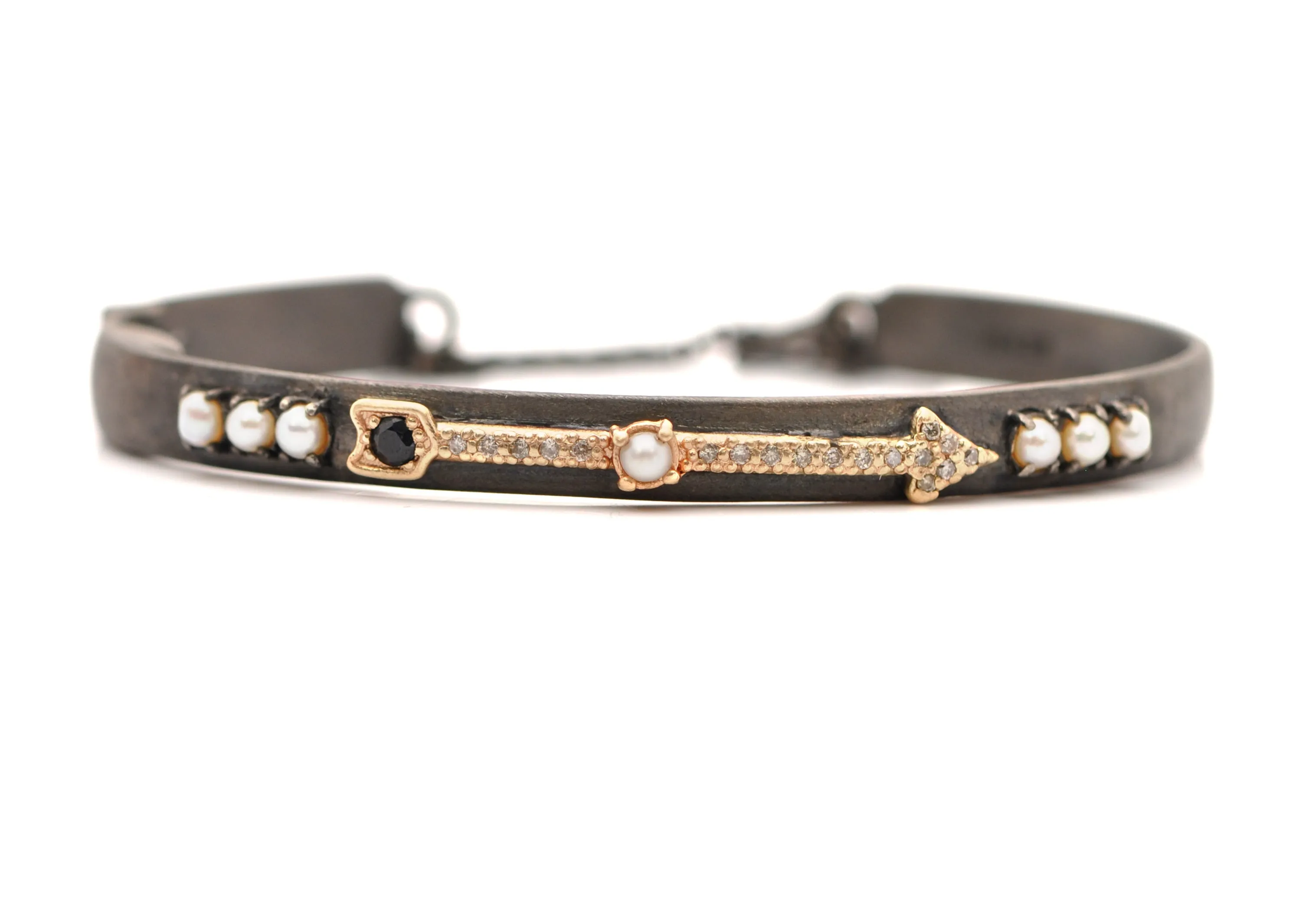 ARROW AND PEARLS KICK CUFF BRACELET