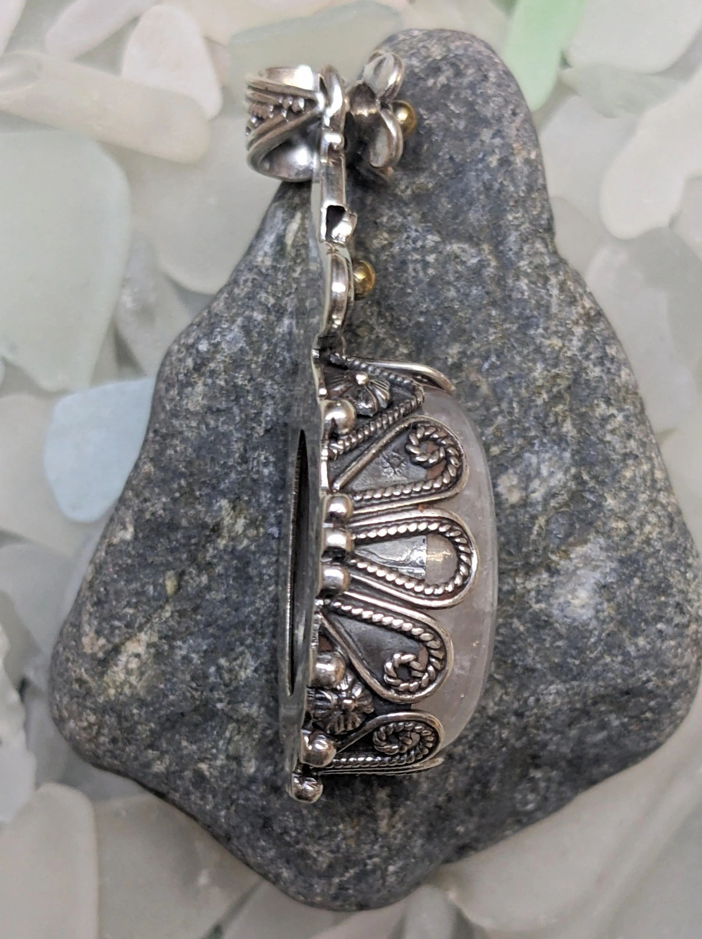 Artistic and Beautifully Crafted Moonstone and Gold Pendant