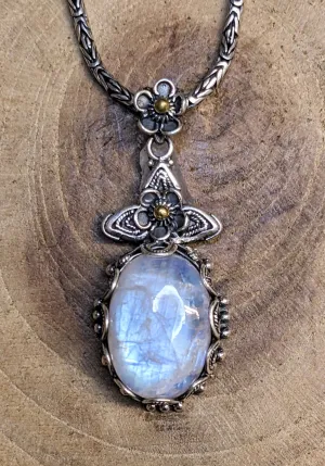Artistic and Beautifully Crafted Moonstone and Gold Pendant