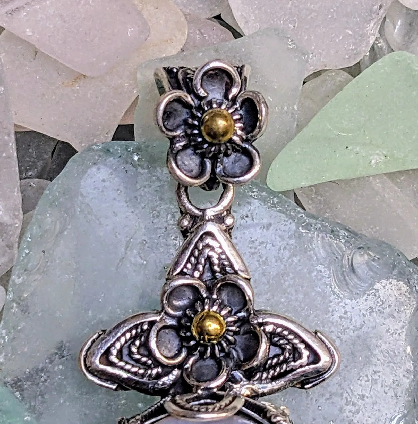 Artistic and Beautifully Crafted Moonstone and Gold Pendant