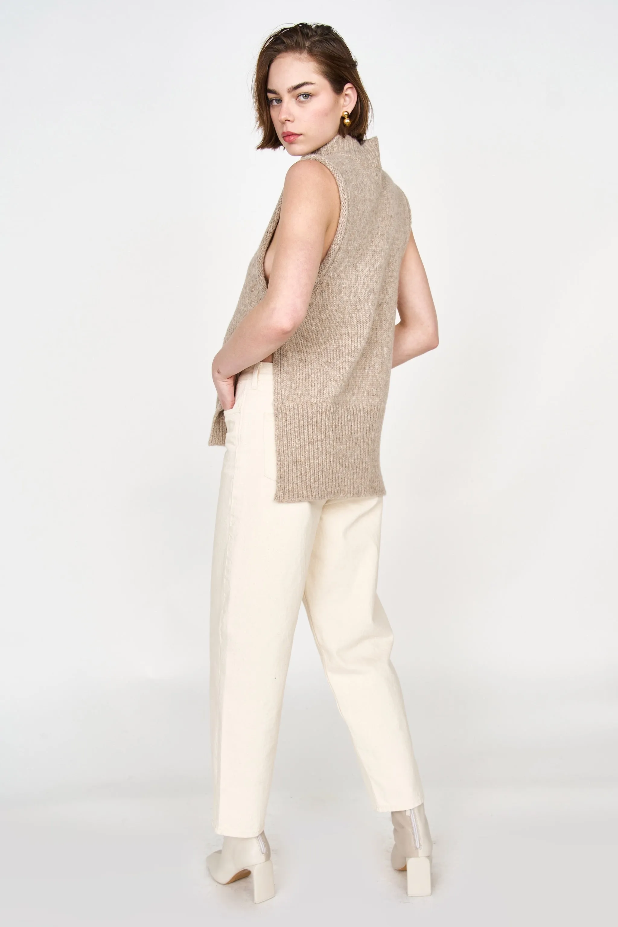 Aspen Open Side Vest in Camel