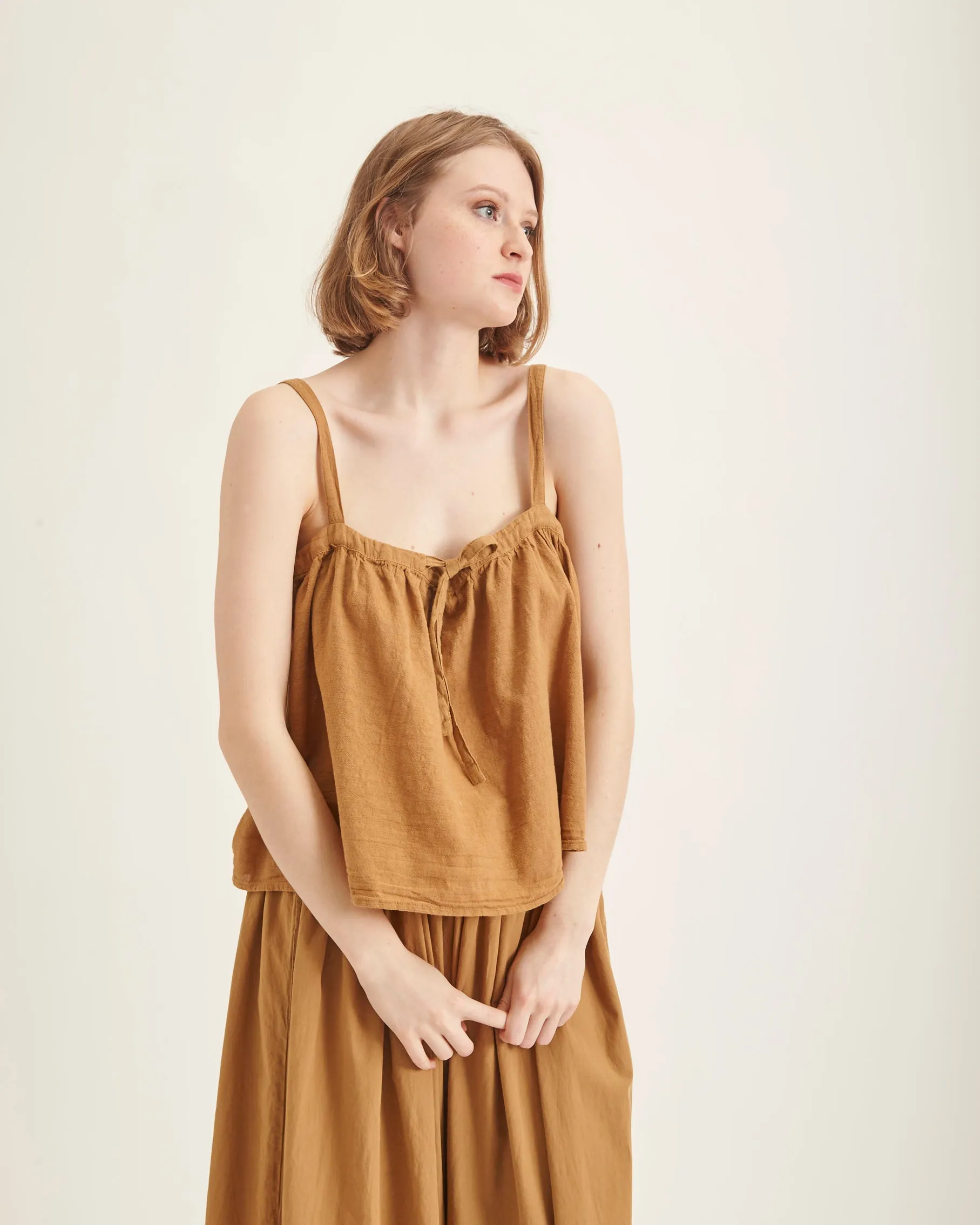 Bari top in dark gold