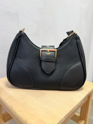 Borsa a tracolla nera con maxi fibbia