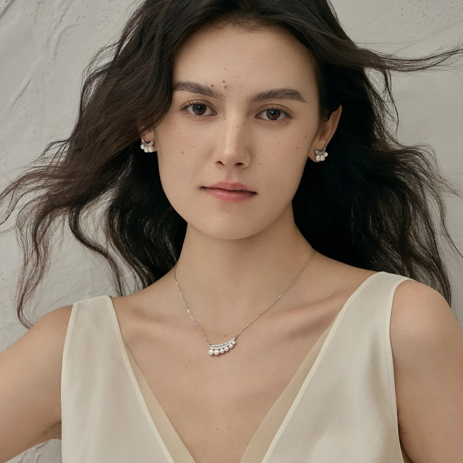 Crafted Smile Necklace in Pearl