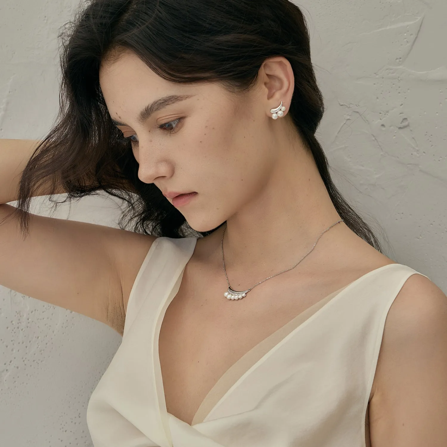 Crafted Smile Necklace in Pearl