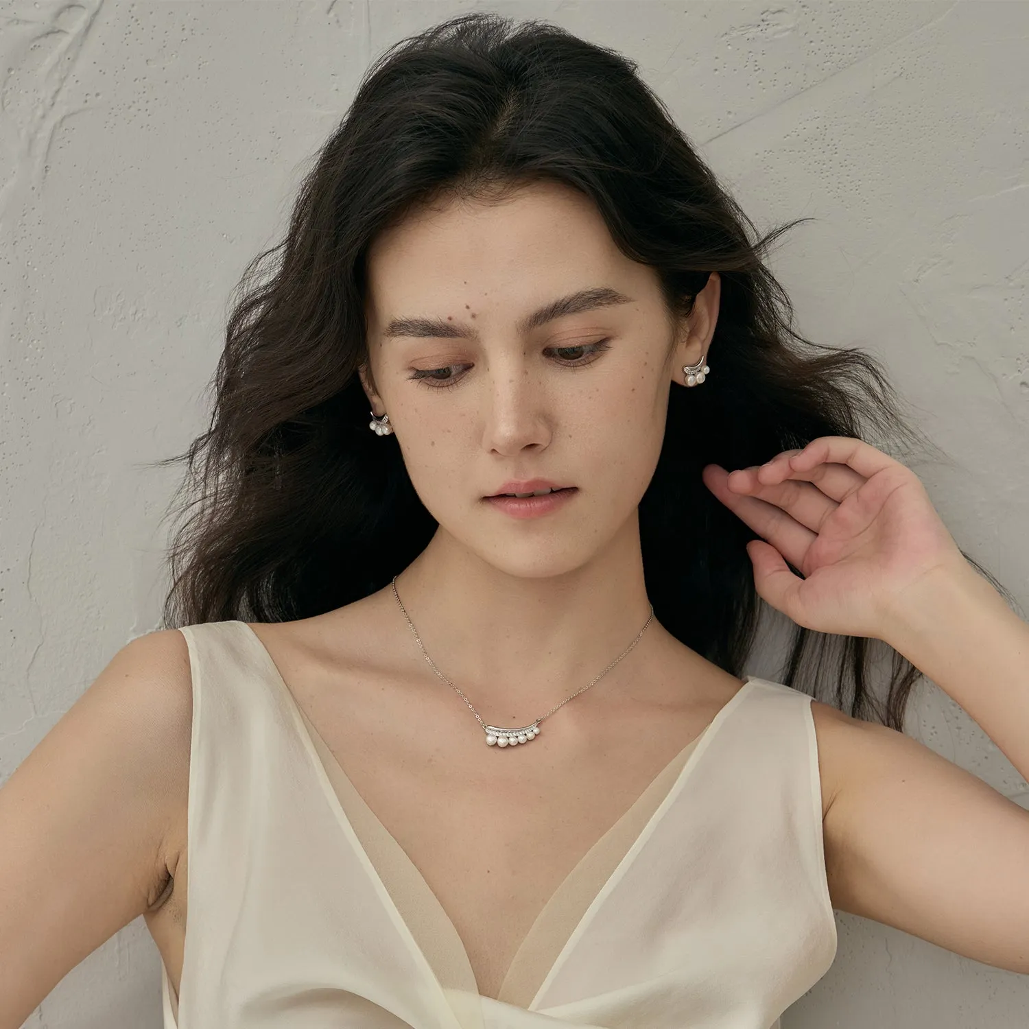 Crafted Smile Necklace in Pearl