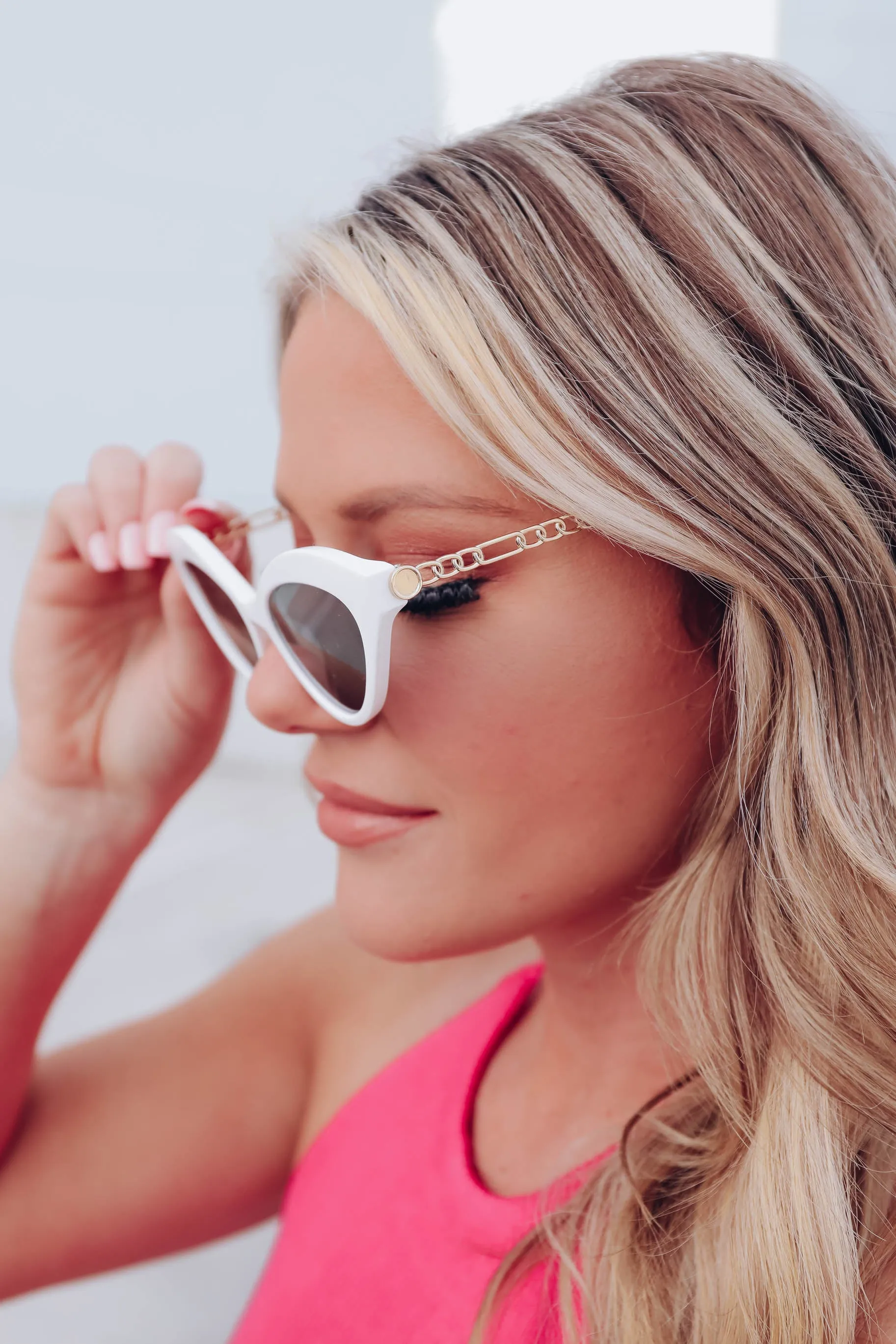 Edgy Vintage Cat Eye Sunglasses - White