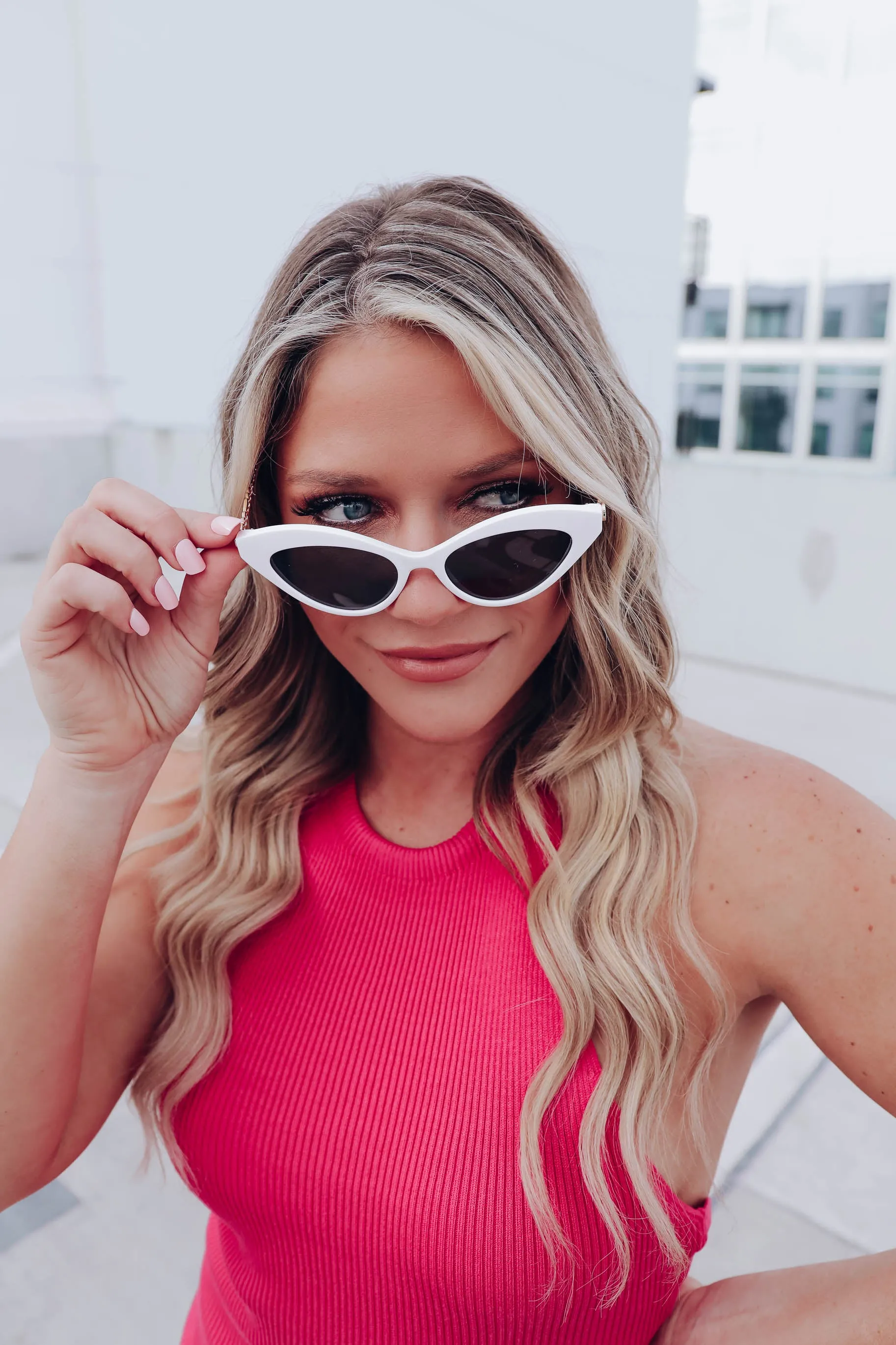 Edgy Vintage Cat Eye Sunglasses - White