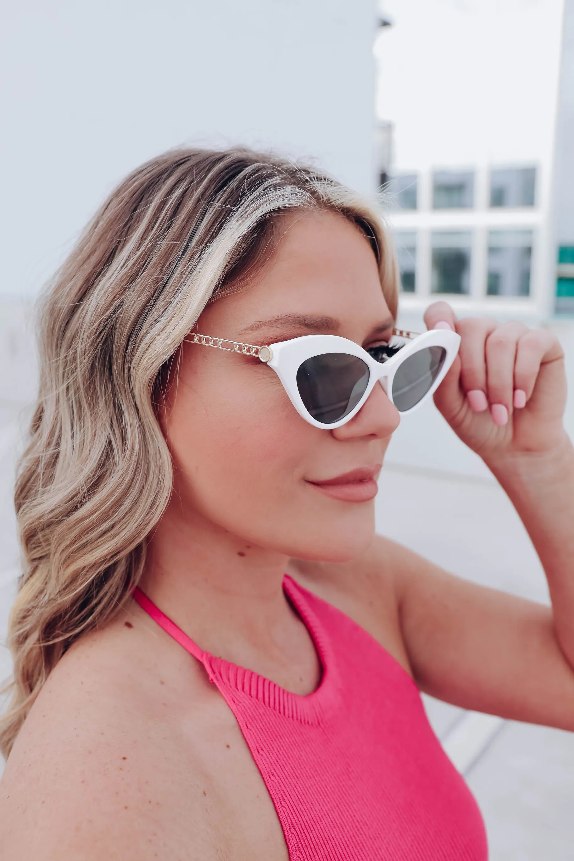 Edgy Vintage Cat Eye Sunglasses - White