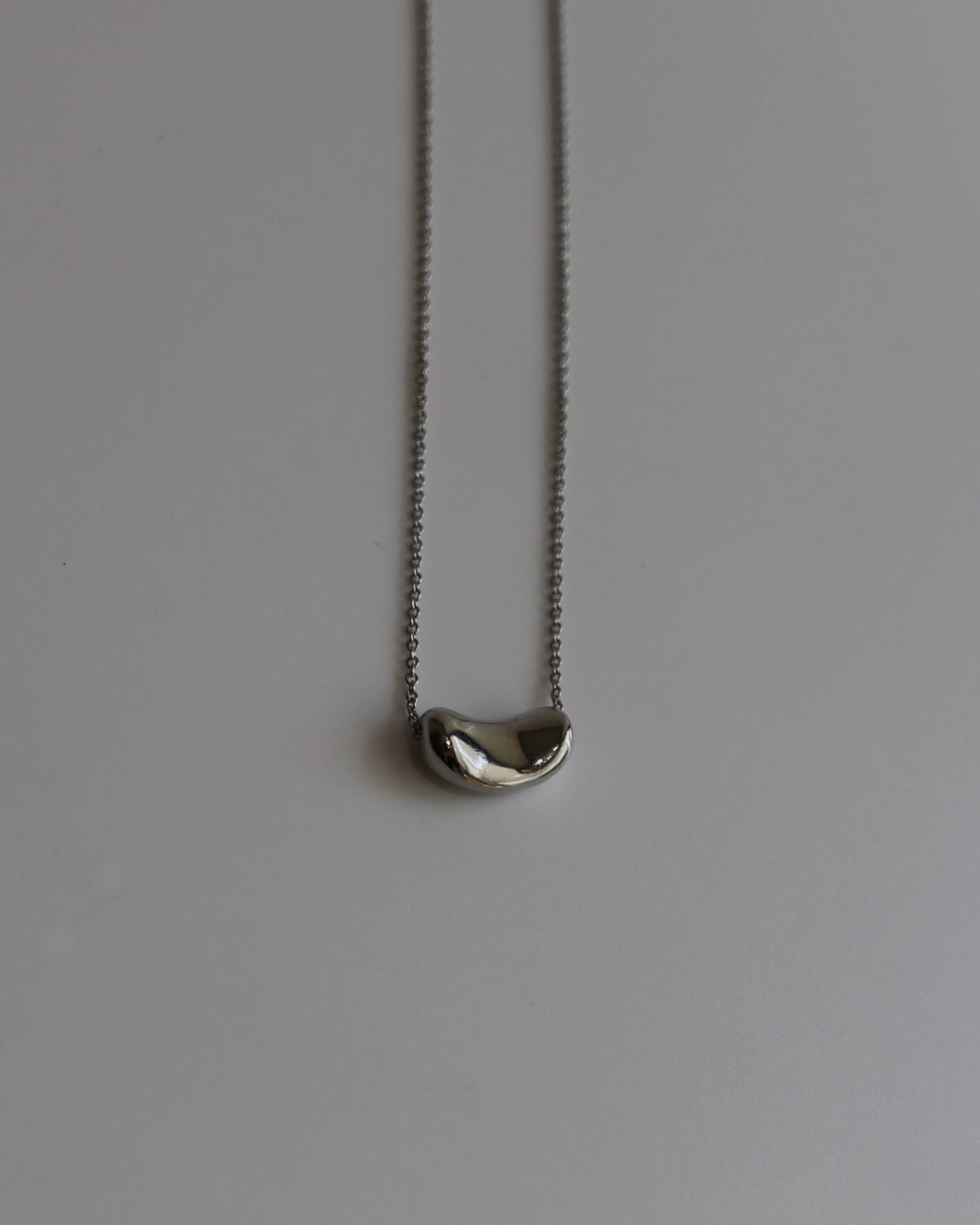 flat beans necklace