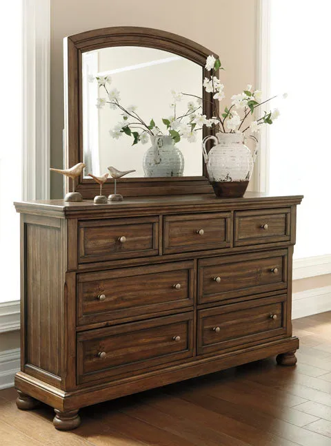 Flynn Dressr and Mirror