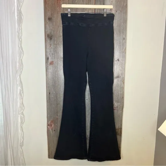 FRAME The Jetset Flare in Sheen Noir Pull On Black size 2/ Large