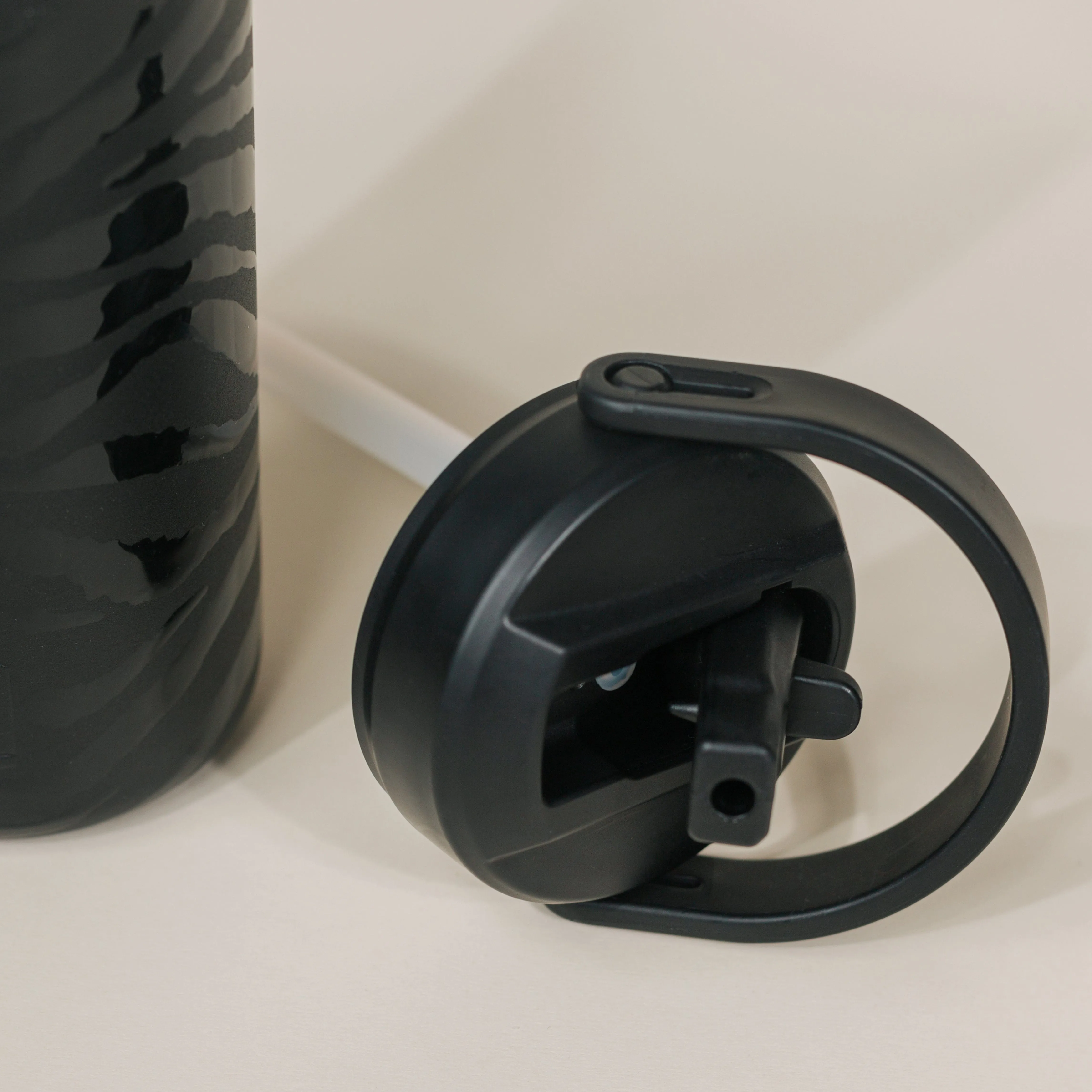 Lizzard Printed Flask 650Ml