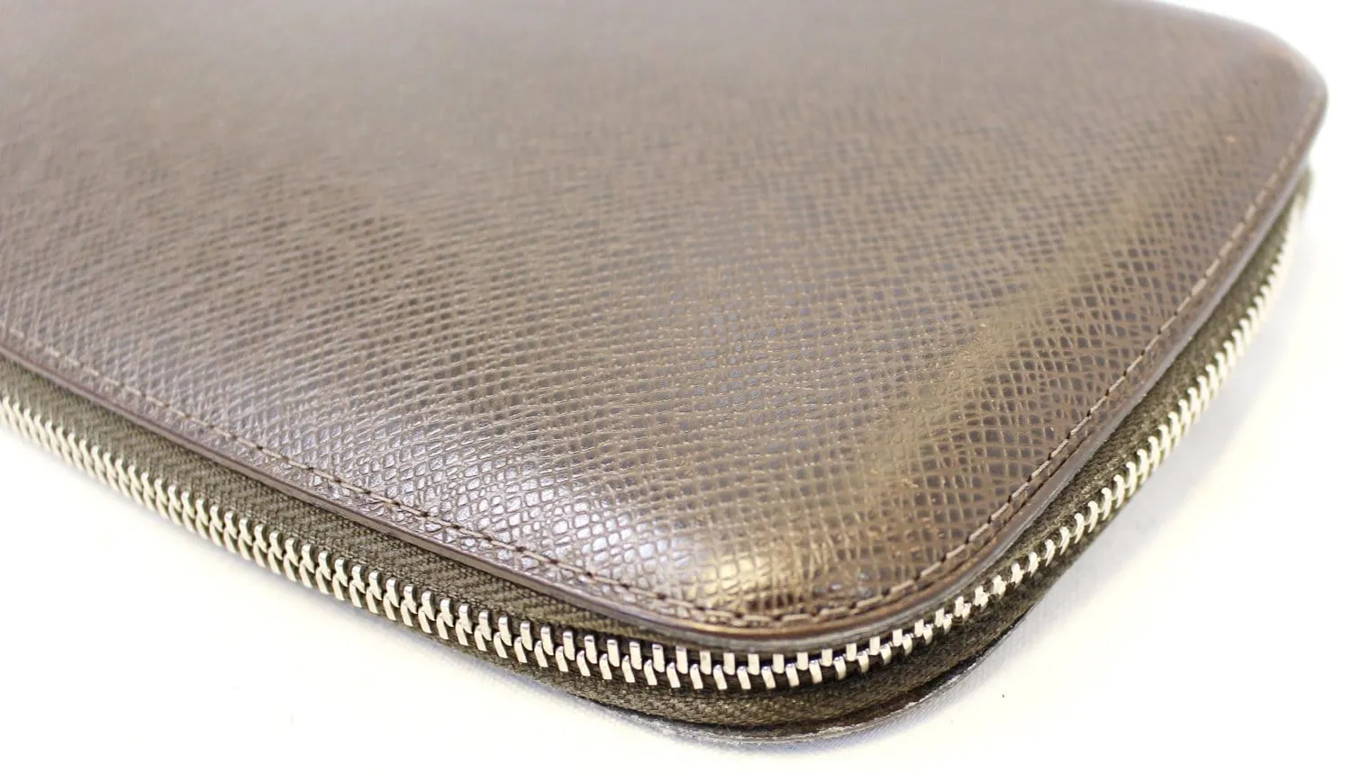 LOUIS VUITTON Atoll Organizer Taiga Wallet - Last Call
