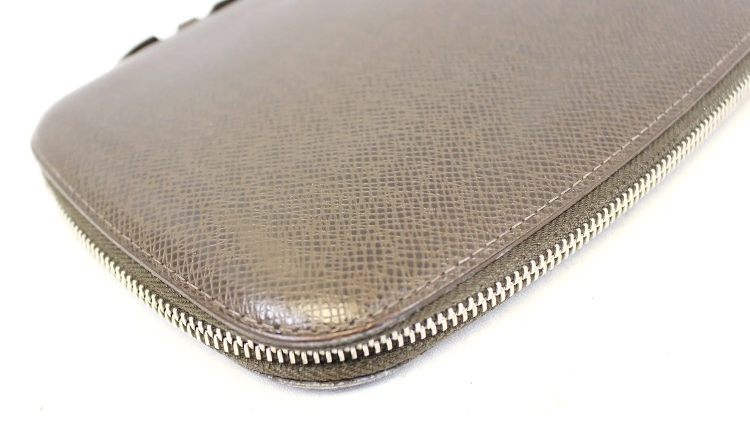 LOUIS VUITTON Atoll Organizer Taiga Wallet - Last Call