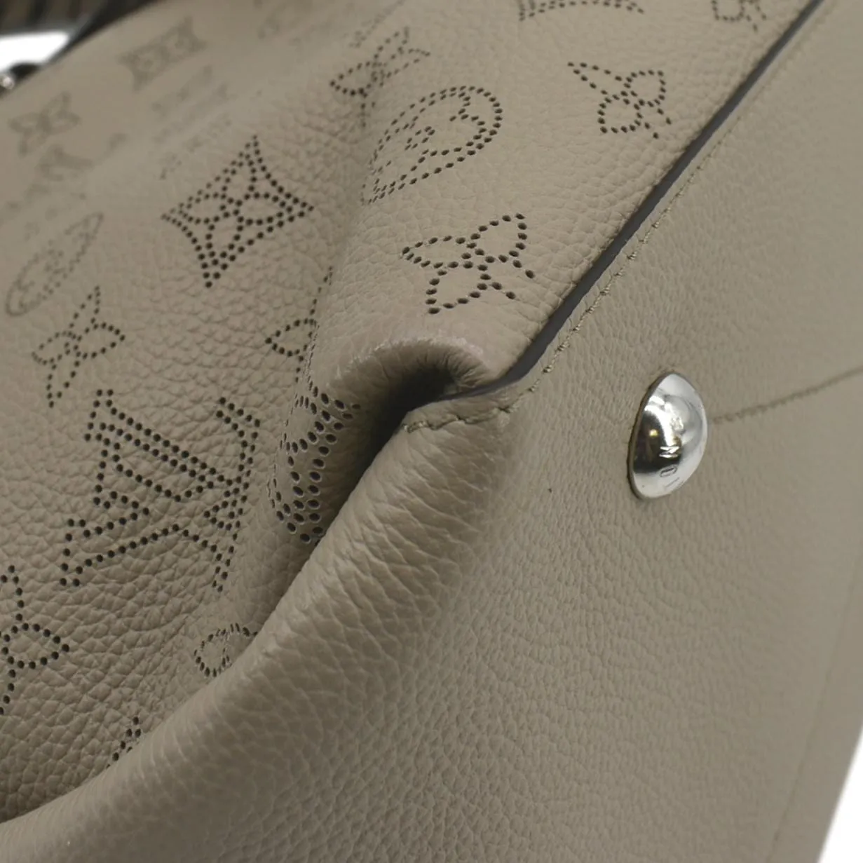 LOUIS VUITTON Beaubourg Mahina MM Leather Hobo Shoulder Bag Galet