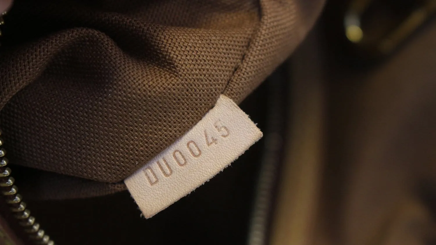 LOUIS VUITTON Monogram Canvas Batignolles Horizontal Shoulder Tote Bag