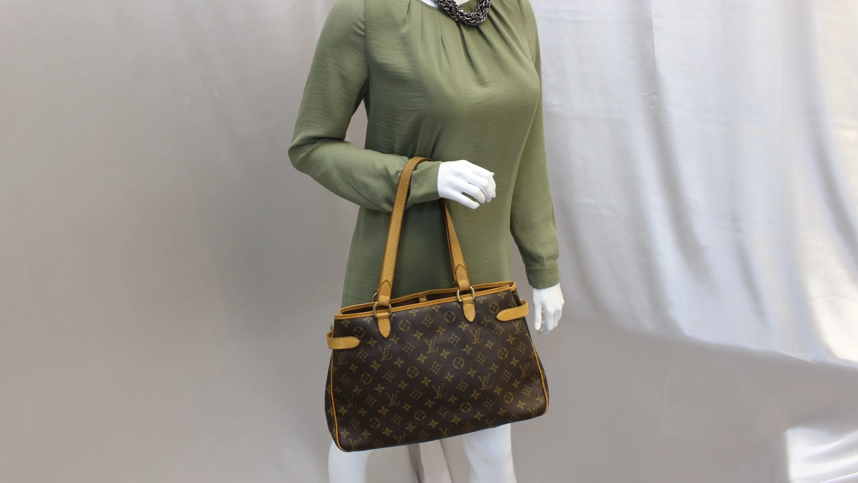 LOUIS VUITTON Monogram Canvas Batignolles Horizontal Shoulder Tote Bag