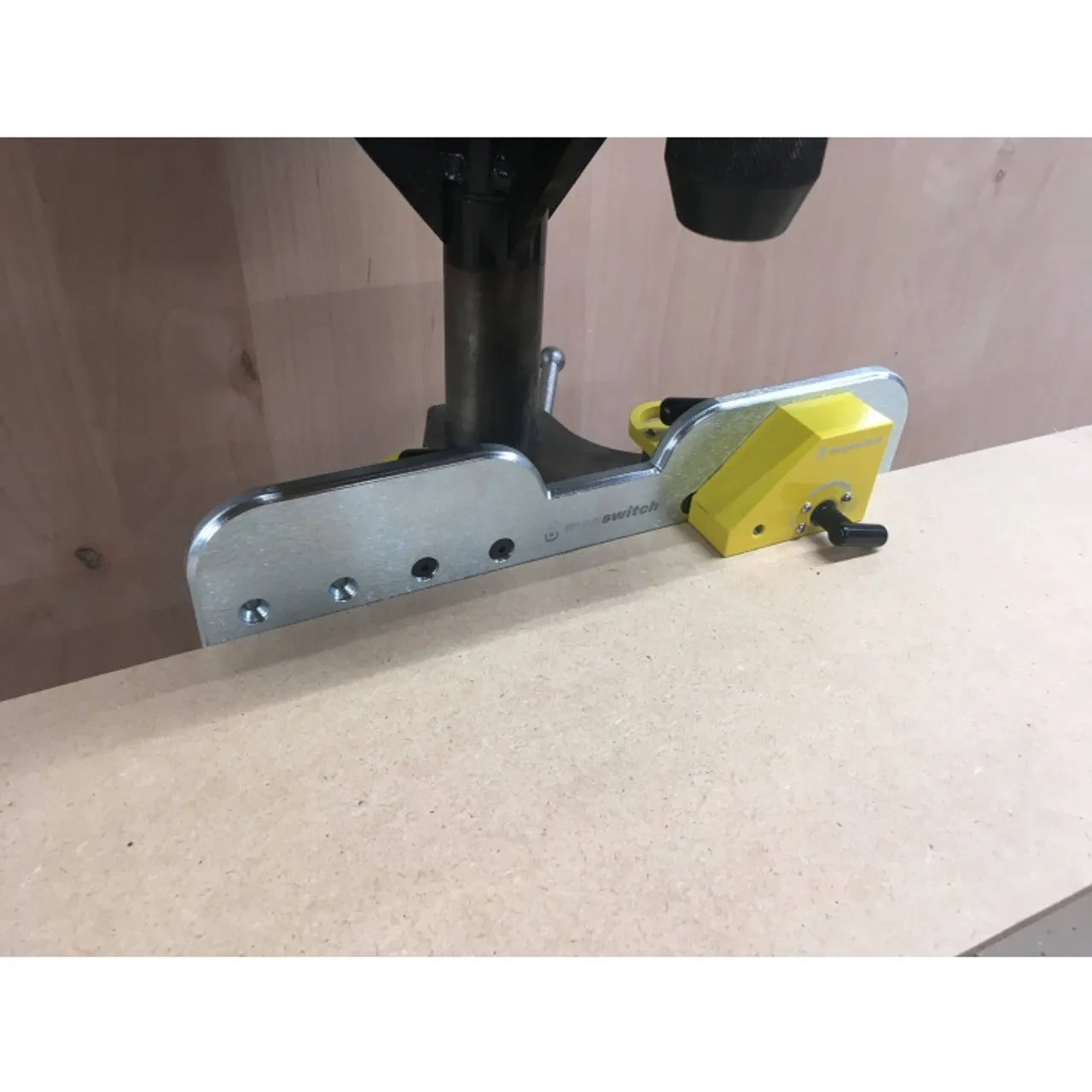 MagSwitch 81101375 Drill Press Fence