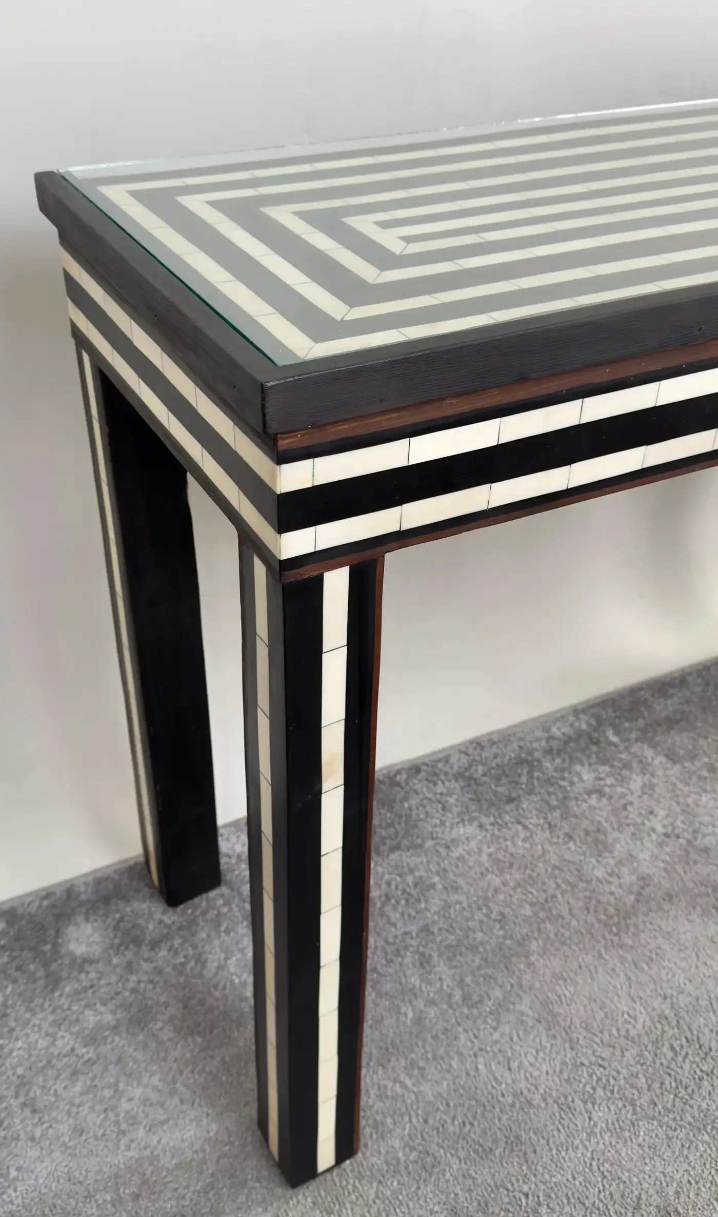 Mid-Century Modern Resin Black & White Console & Mirror a Set 2 pcs