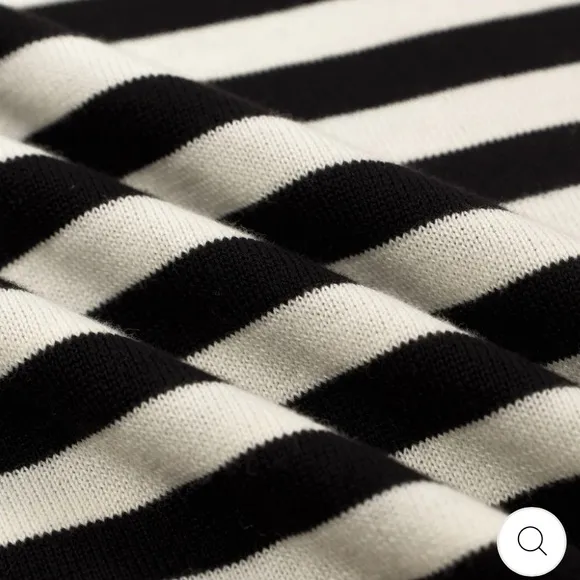 NEW Retro Styled Knitted Top with Black Stripes and Heart sz S