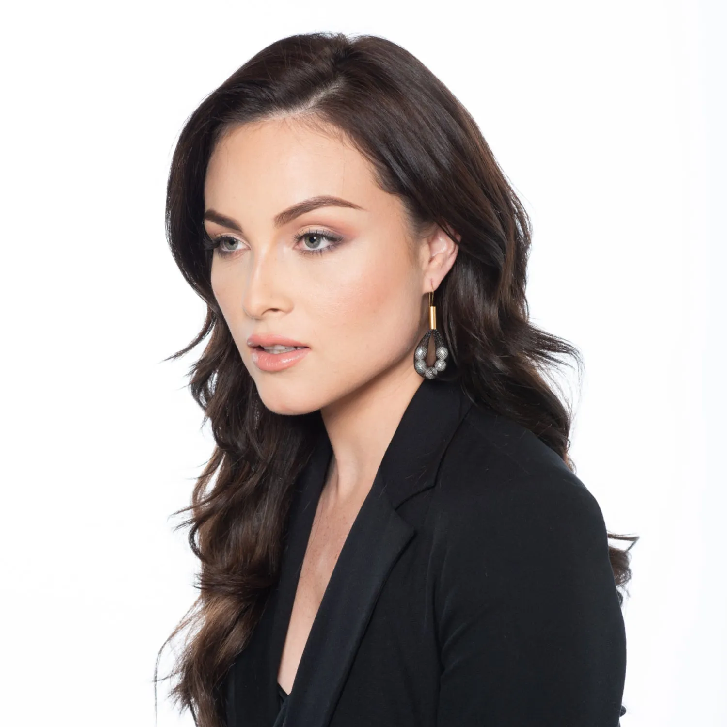 Nora - Edgy mesh and pearl earrings