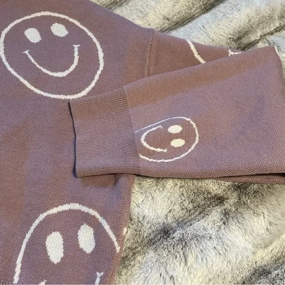 NWOT le lis happy face sweater