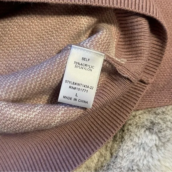 NWOT le lis happy face sweater