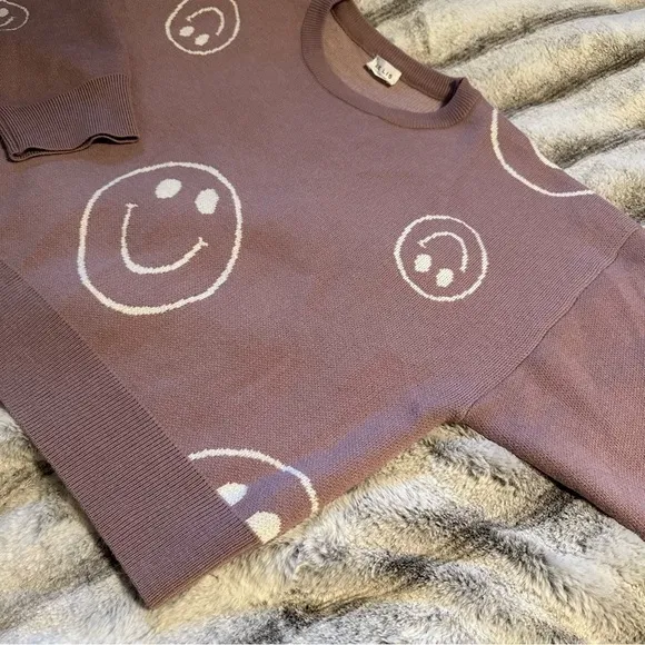 NWOT le lis happy face sweater