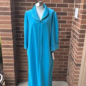 NWT Vintage Evelyn Pearson blue winter robe size large #grannycore?