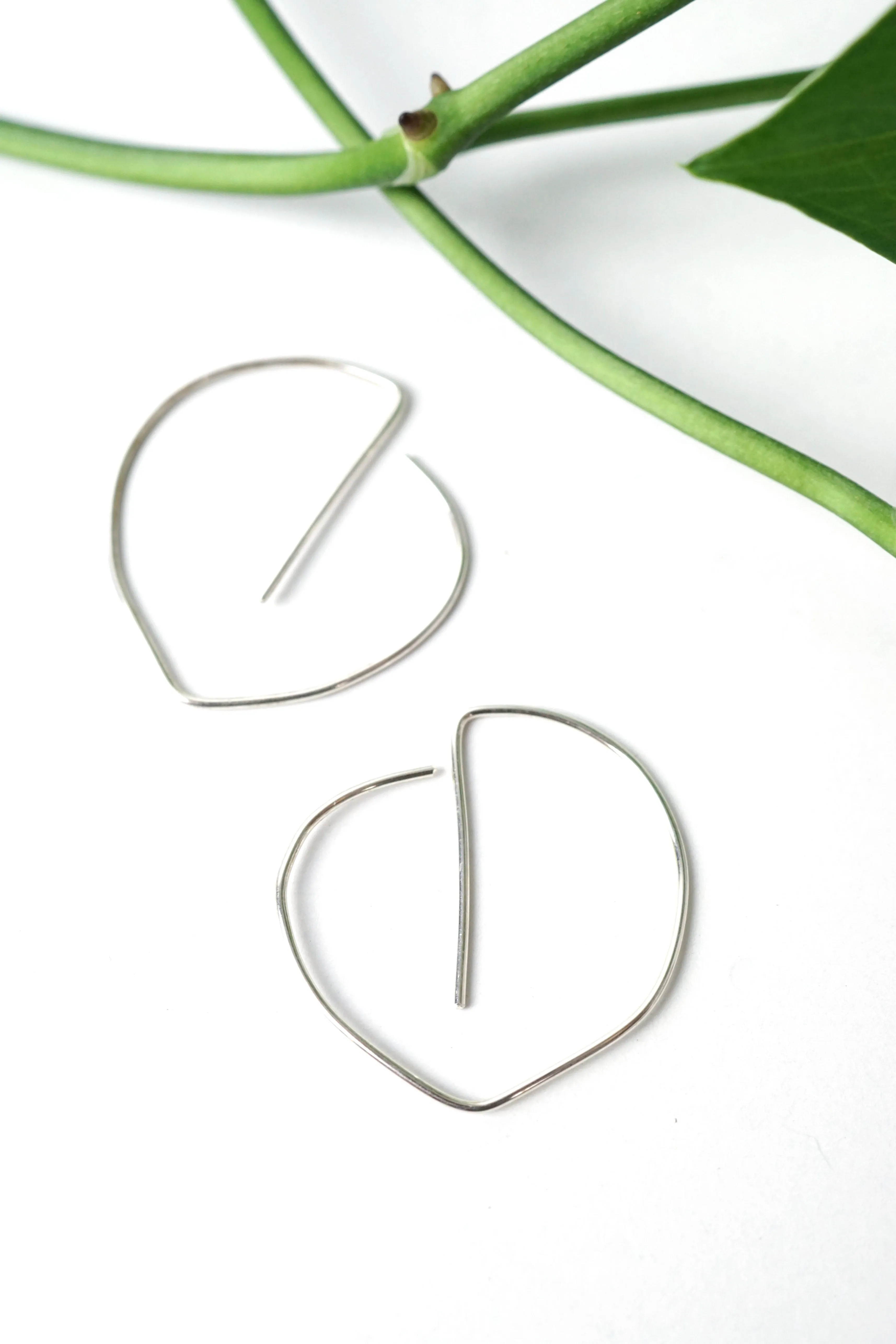 Petit Courbe Threader Hoop Earrings in silver or gold-filled