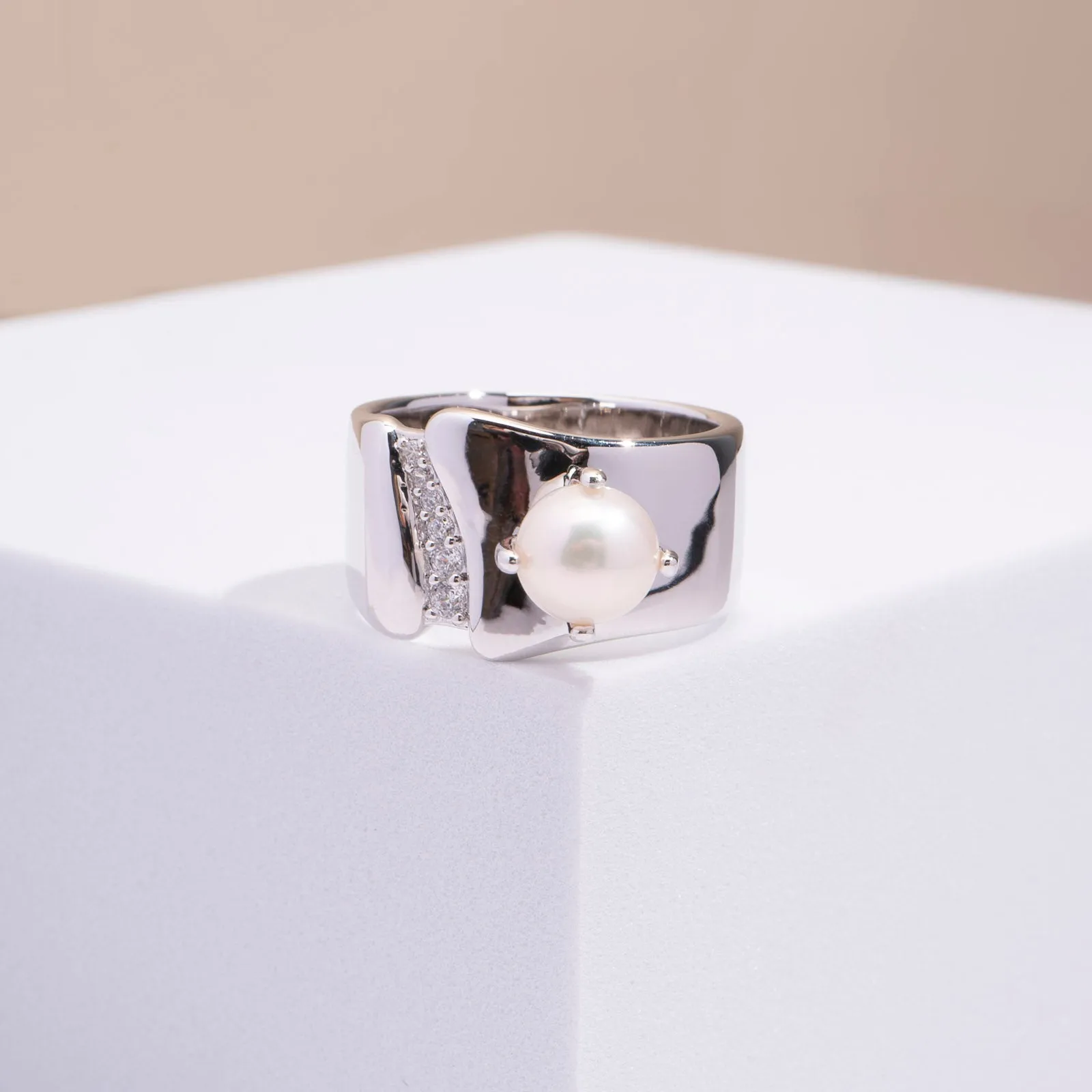 POLISHED LUXE RING