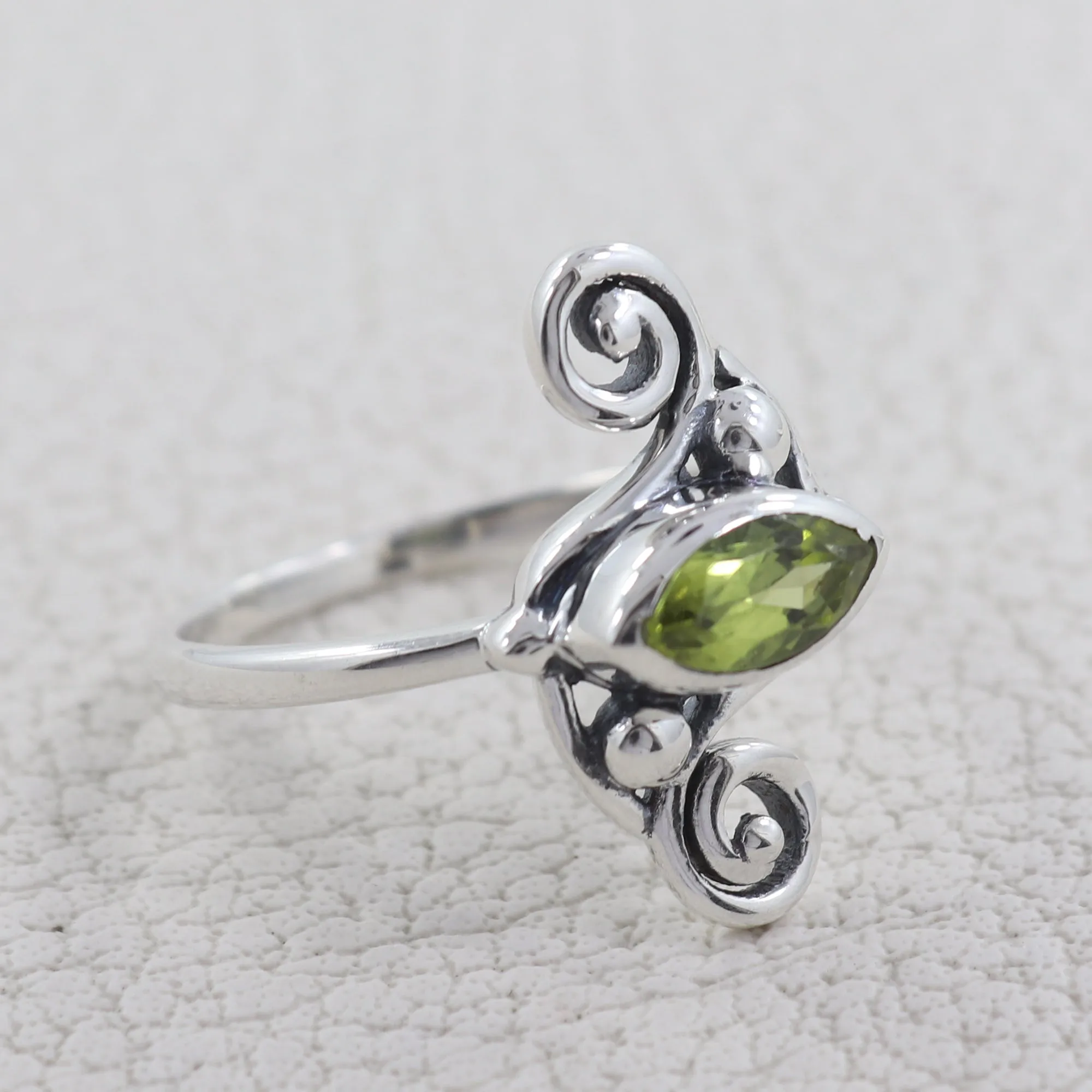 Pretty peridot Silver Ring