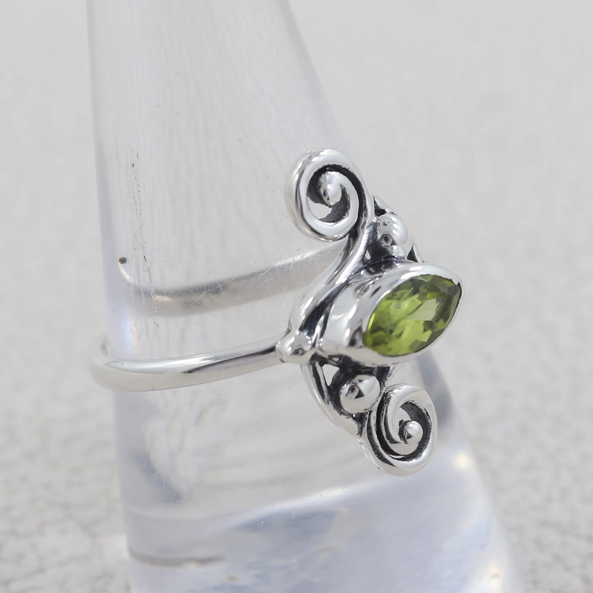 Pretty peridot Silver Ring