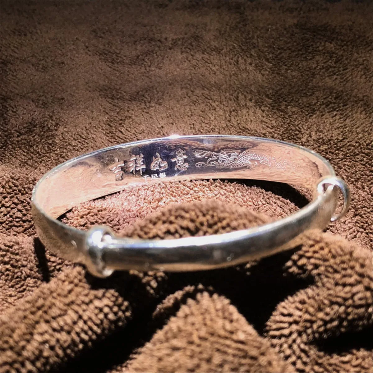Sterling Silver Maple Cut Frosted Bangle