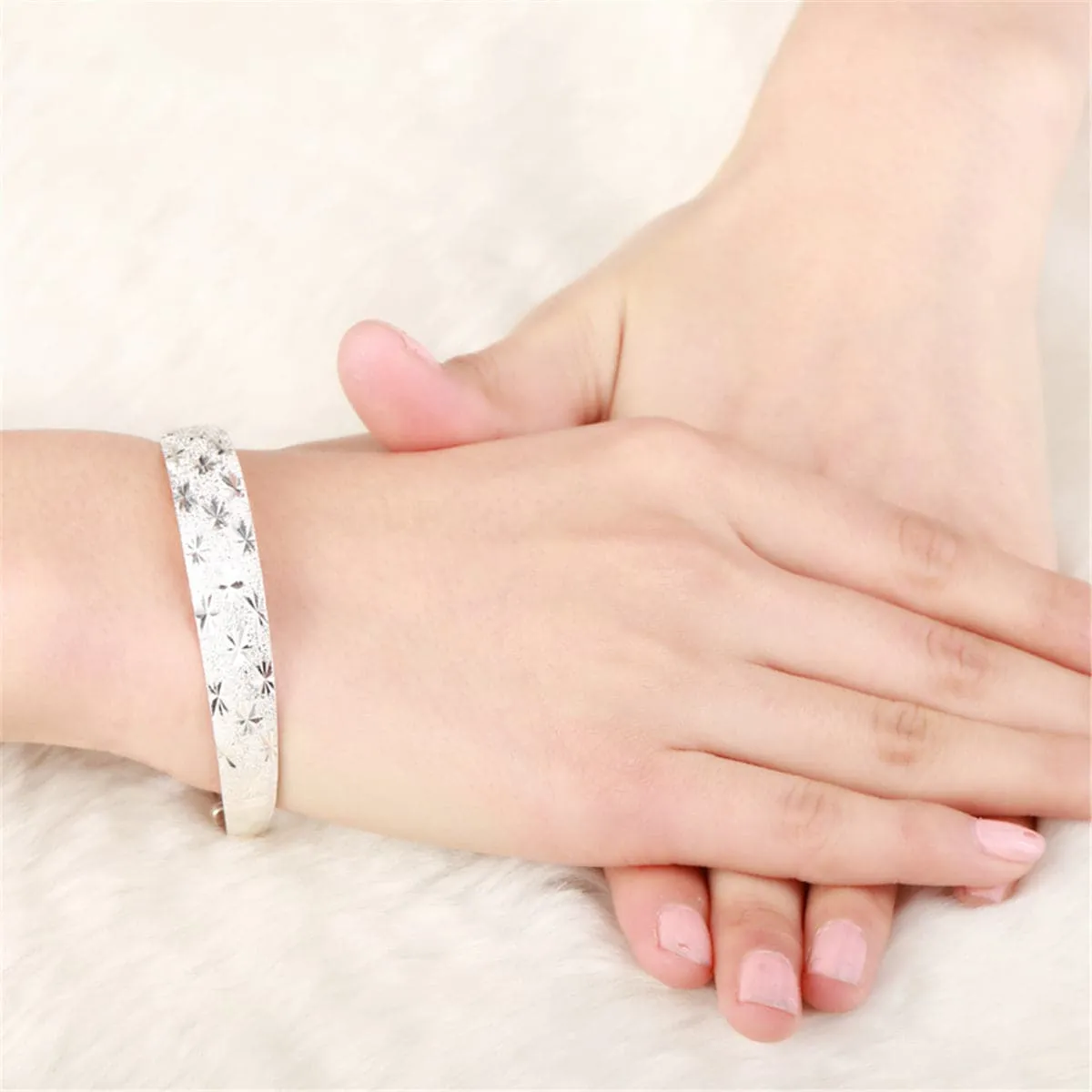 Sterling Silver Maple Cut Frosted Bangle