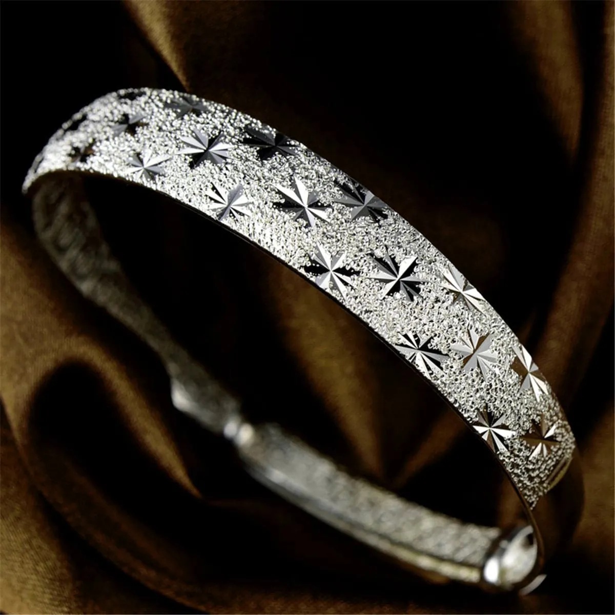 Sterling Silver Maple Cut Frosted Bangle