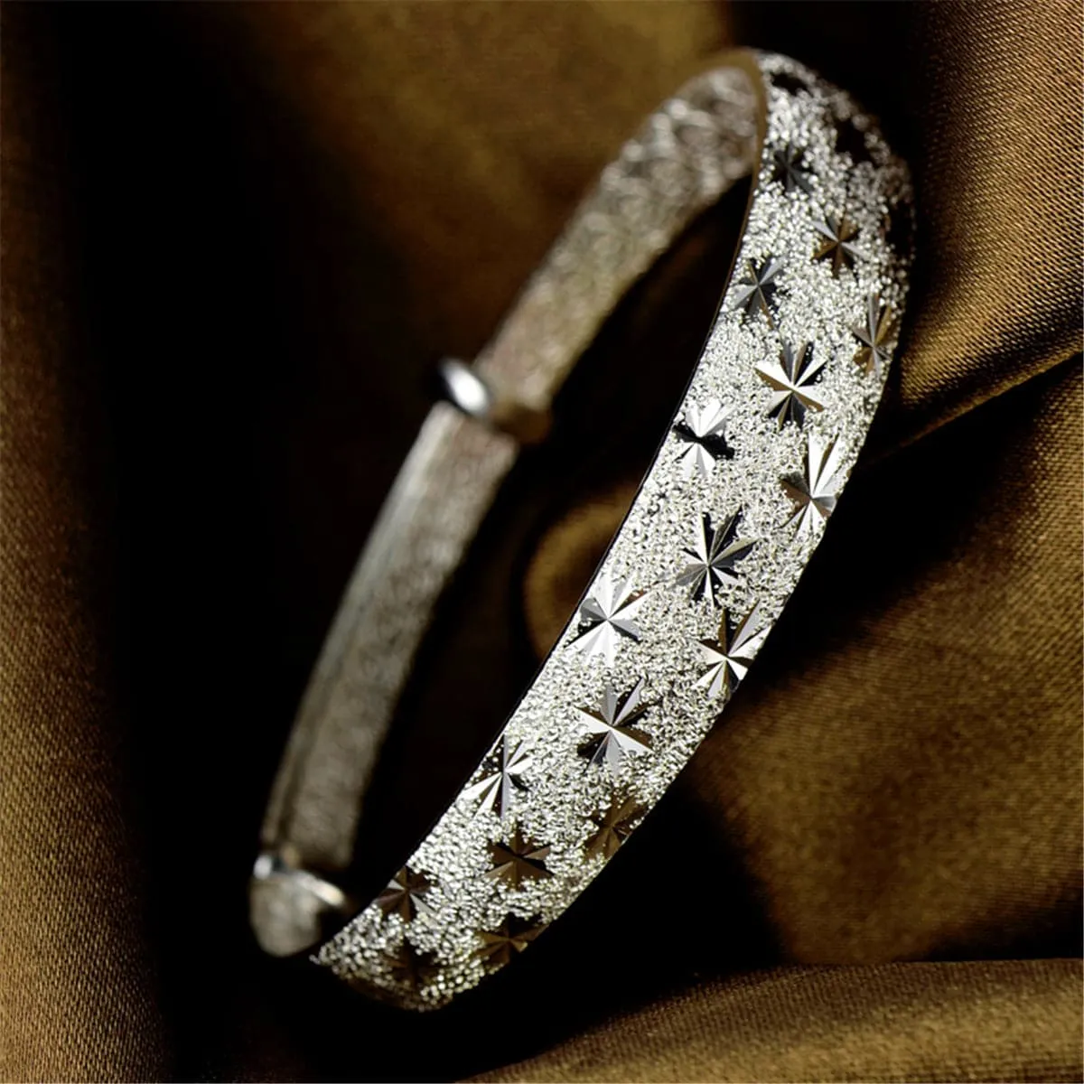 Sterling Silver Maple Cut Frosted Bangle