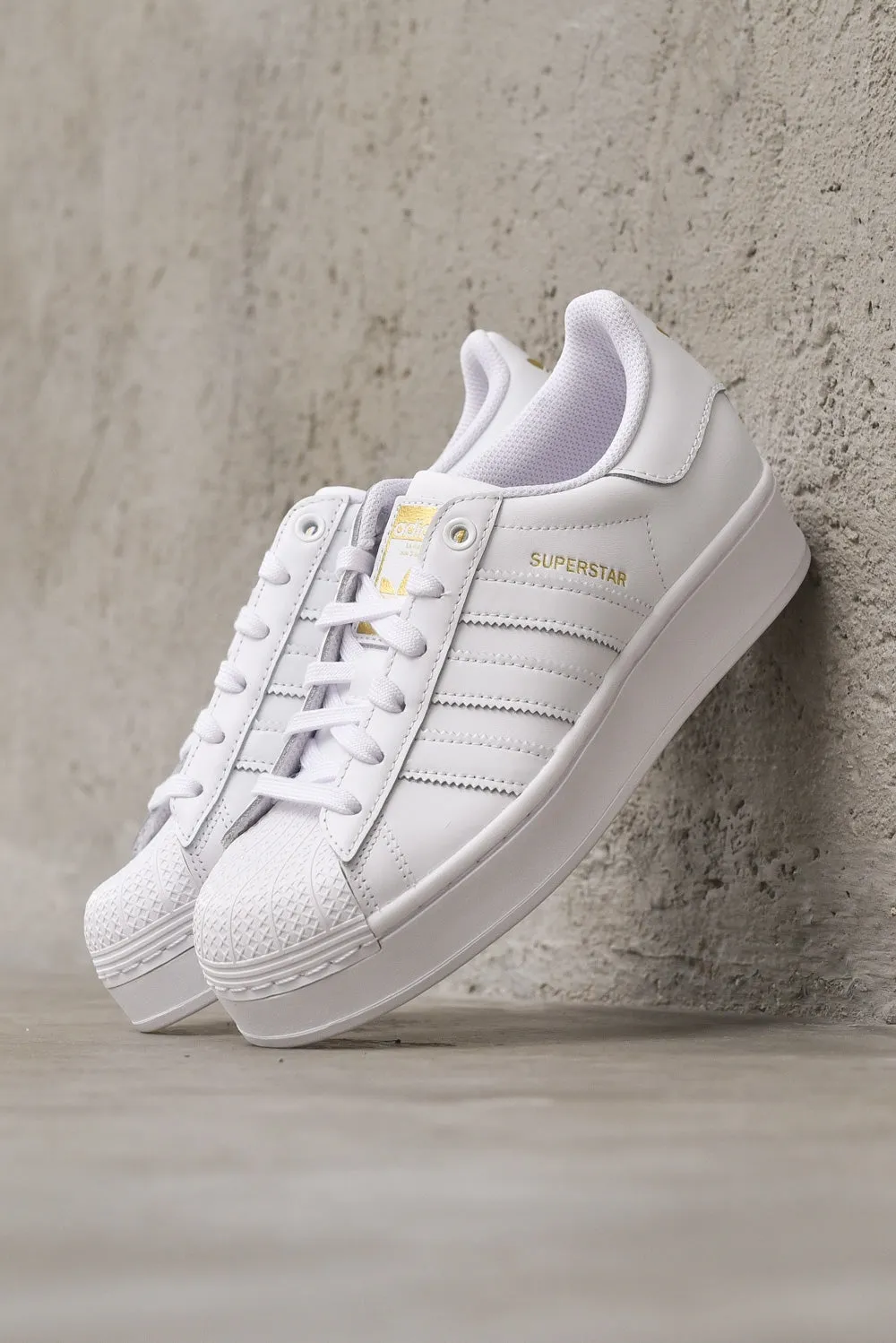 Superstar Bold W