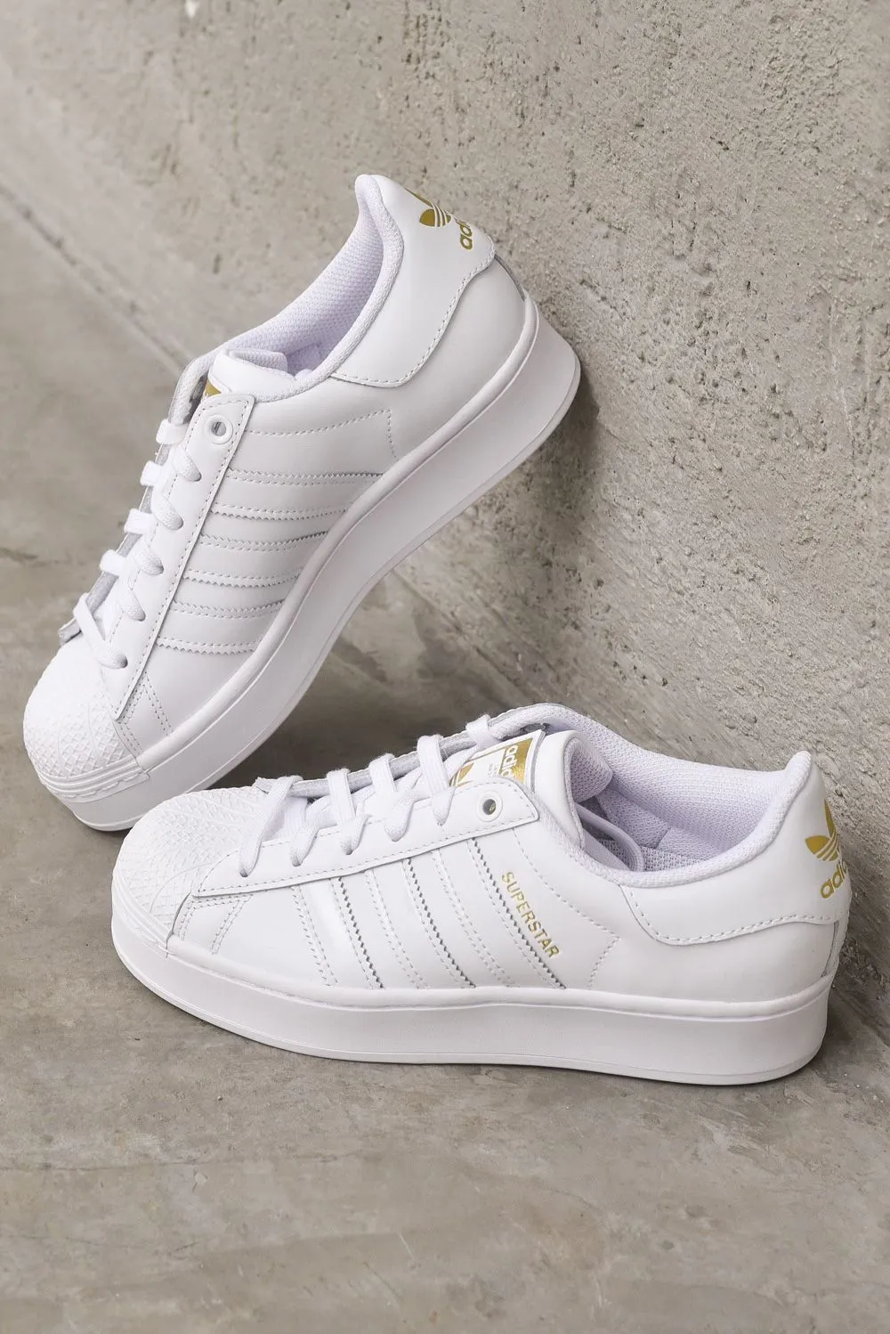 Superstar Bold W