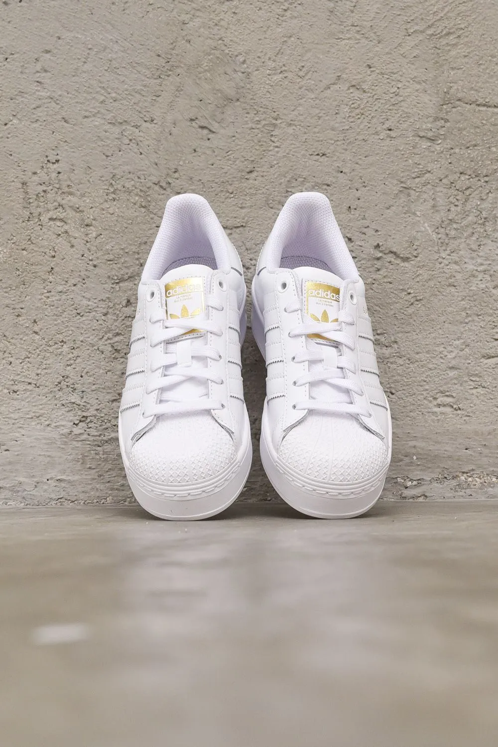 Superstar Bold W