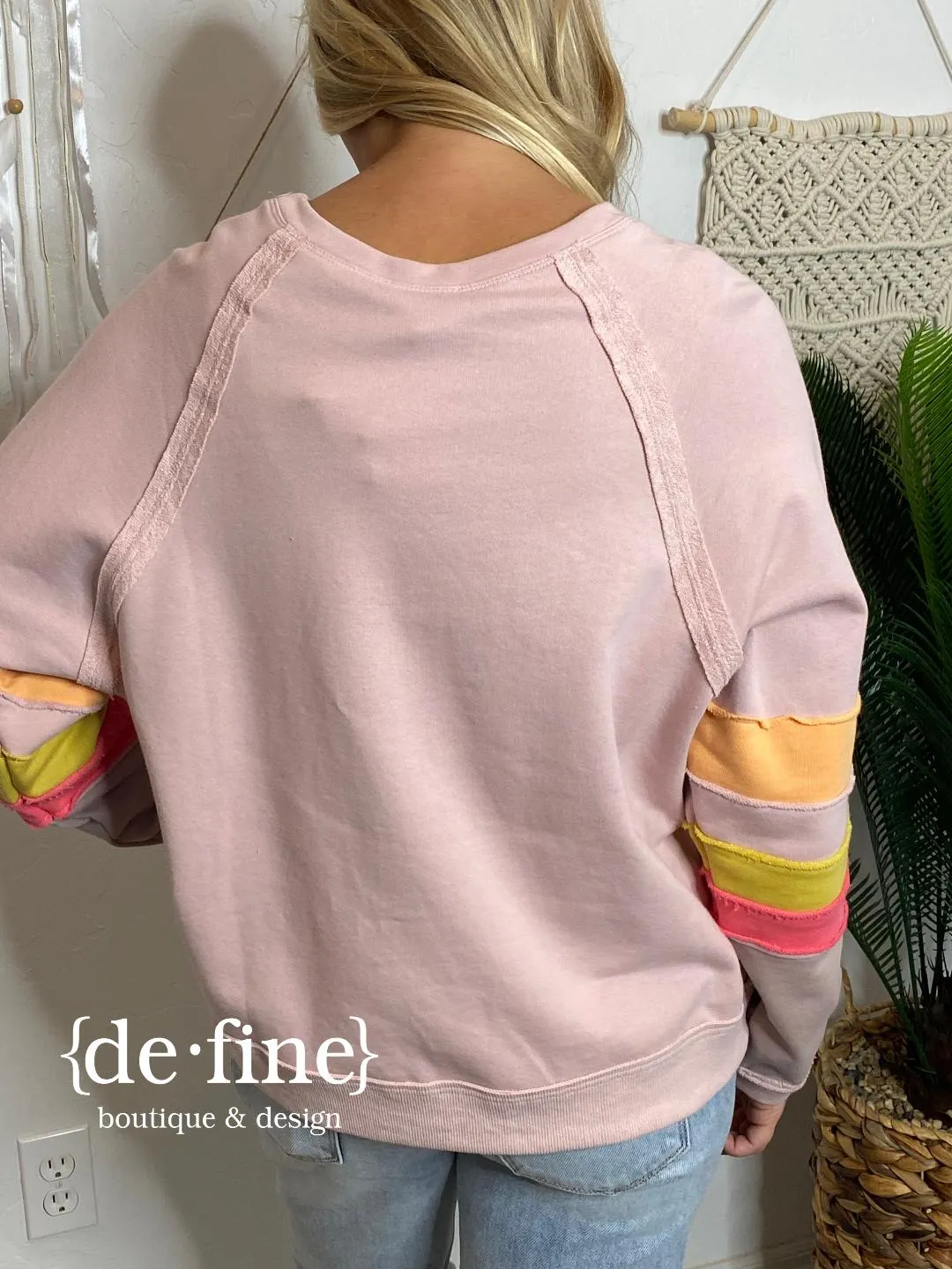 Sweatshirt in 2 Colors with Raw Colorblock Sleeves