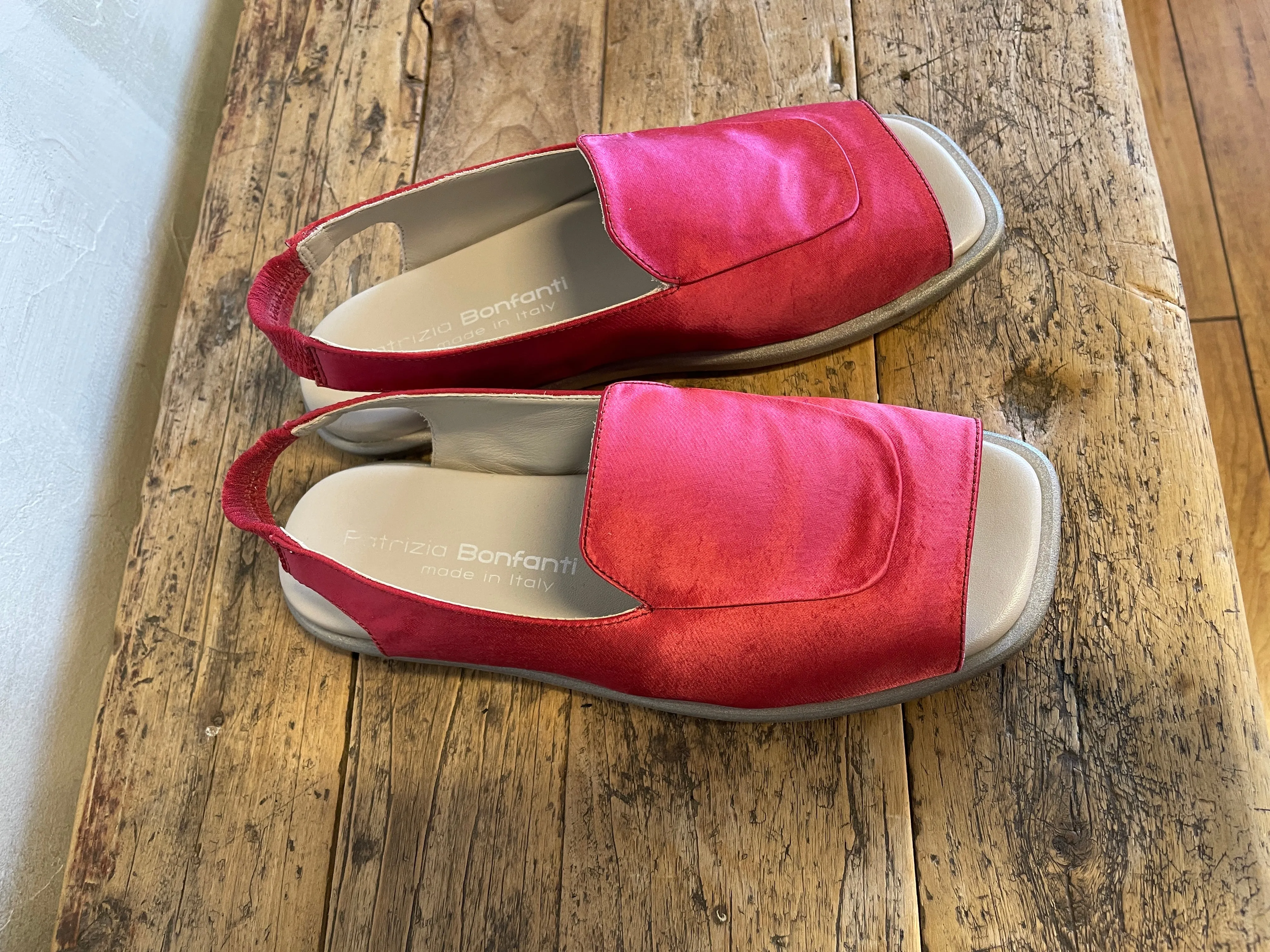 Vik in Washed Red Satin