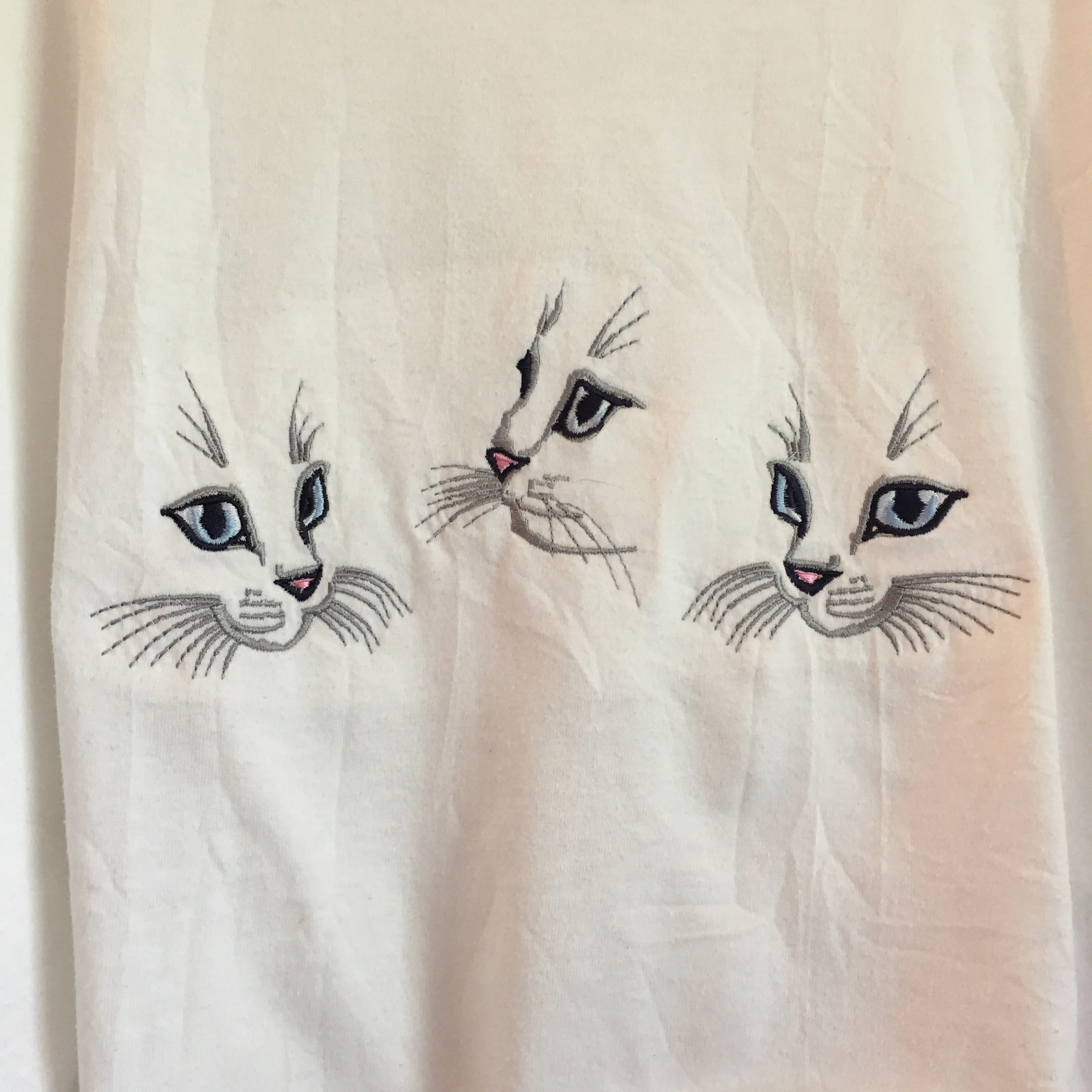 Vintage 80s 90s crew neck white KITTEN crop top tee // One Size