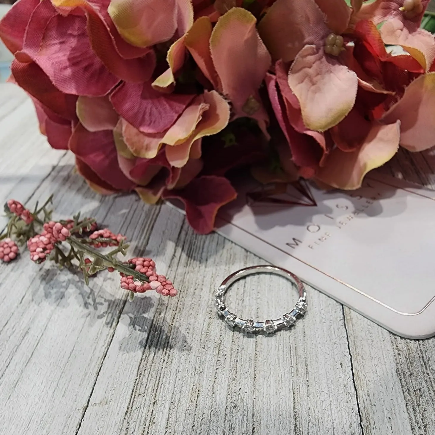 WB0190M ~ MOISSANITE STEM WEDDING BAND